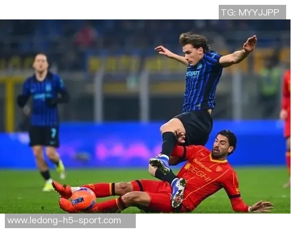 卡里克重回曼市德比现场回忆昔日混战情景并劝架冲突球员 卡里克重回曼市德比现场回忆昔日混战情景并劝架冲突球员